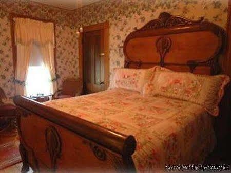 The Lion And The Rose Bed & Breakfast Whitefield Szoba fotó